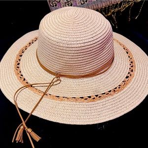 Large beige floppy hat with tassels